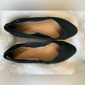 Toms Jutti Neat black suede flat size 6